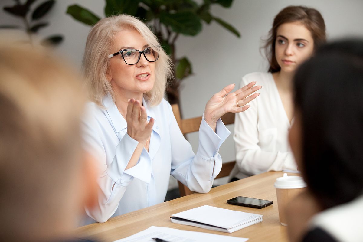 Attractive,Aged,Businesswoman,,Teacher,Or,Mentor,Coach,Speaking,To,Young
Attractive aged businesswoman, teacher or mentor coach speaking to young people, senior woman in glasses teaching audience at training seminar, female business leader speaker talking at meeting