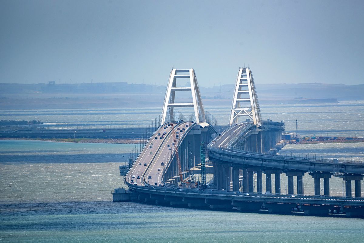 Distant,View,Of,New,Crimean,Bridge,In,Kerch,Strait
Distant view of new Crimean bridge in Kerch strait
Krím, híd, 
