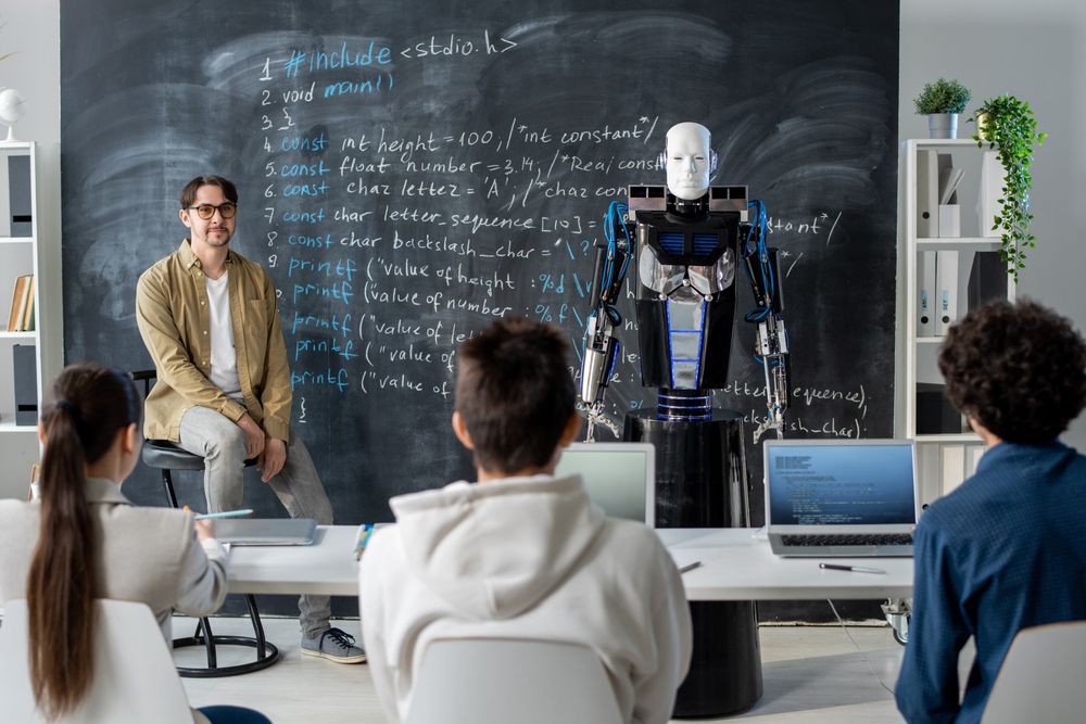 Group,Of,Teenage,Students,Looking,At,Robot,Standing,By,Blackboard