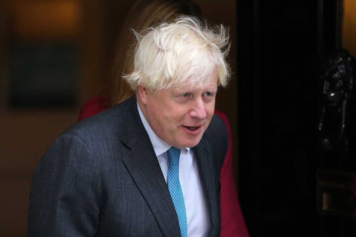 Britain's outgoing Prime Minister Boris Johnson (C) and his wife Carrie come out of Number 10 as Johnson prepares to deliver his final speech outside 10 Downing Street in central London on September 6, 2022, before heading to Balmoral to tender his resignation. British Prime Minister Boris Johnson formally tenders his resignation to Queen Elizabeth II on Tuesday, handing over power to Liz Truss after his momentous tenure dominated by Brexit and Covid was cut short by scandal. (Photo by ISABEL INFANTES / AFP)