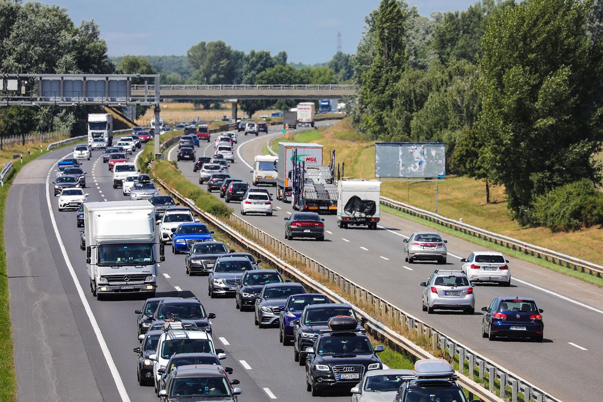 20230729 GyőrForgalom az M1 autópályán, Fotó: Csapó Balázs CSBKisalföld
20230729 Győr
Forgalom az M1 autópályán, 
Fotó: Csapó Balázs CSB
Kisalföld