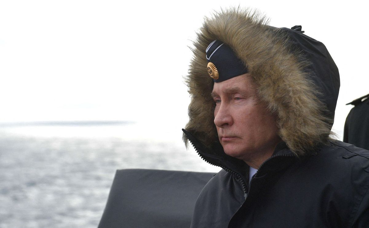 
AT SEA, RUSSIA - JANUARY 09: (----EDITORIAL USE ONLY – MANDATORY CREDIT - "ALEXEI DRUZHININ / RUSSIAN PRESIDENTIAL PRESS AND INFORMATION OFFICE / HANDOUT" - NO MARKETING NO ADVERTISING CAMPAIGNS - DISTRIBUTED AS A SERVICE TO CLIENTS----) Russian President Vladimir Putin watches a naval exercise from the Marshal Ustinov missile cruiser in the Black Sea on January 09, 2020. The drills involved warships from Russia’s Black Sea Fleet along with several ships from its Northern Fleet. More than 30 warships and 39 aircraft, including several Tu-95 strategic bombers, took part in the exercise. ALEXEI DRUZHININ / RUSSIAN PRESIDENTIAL PRESS AND INFORMATION OFFICE / HANDOUT / Anadolu Agency (Photo by ALEXEI DRUZHININ / RUSSIAN PRESI / ANADOLU AGENCY / Anadolu Agency via AFP)