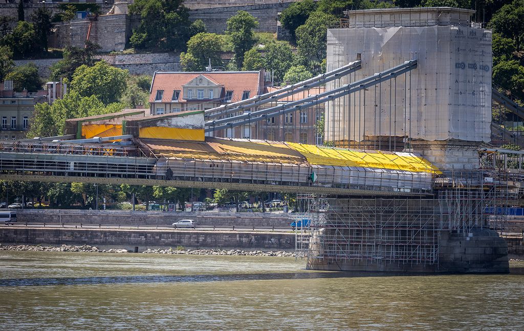 20220615 Budapest, Zajlik a Széchenyi Lánchíd felújítása. fotó: Fotó: Bánkúti Sándor (BS)Ripost 20220615 Budapest, zajlik a Széchenyi Lánchíd felújítása. Fotó:Bánkúti Sándor