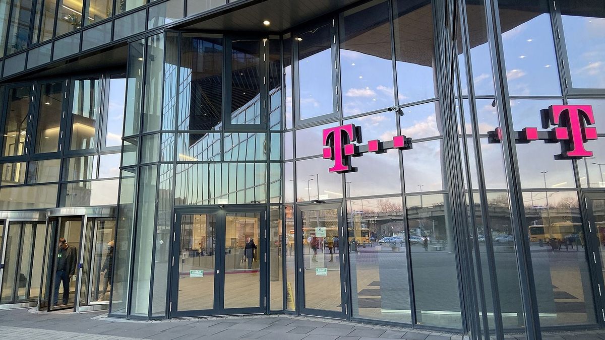 Megtáltosodott a Magyar Telekom, és új csúcsra hágott a BUX