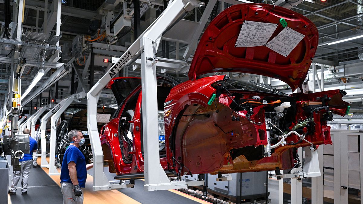 Volkswagen completes transformation to E site
27 January 2022, Saxony, Zwickau: An ID.5 rolls down the line at Volkswagen's plant in Zwickau. At the turn of the year, production of the new ID.5 model began at the Saxon plant; it is the sixth pure electric vehicle to be manufactured here. Like the other models, the vehicle is based on the Modular Electric Toolkit. Volkswagen has converted the site, which employs around 9,000 people, into a purely electric vehicle factory at a cost of ·1.2 billion and has now completed the transformation to an e-site. Photo: Hendrik Schmidt/dpa (Photo by HENDRIK SCHMIDT / DPA / dpa Picture-Alliance via AFP)