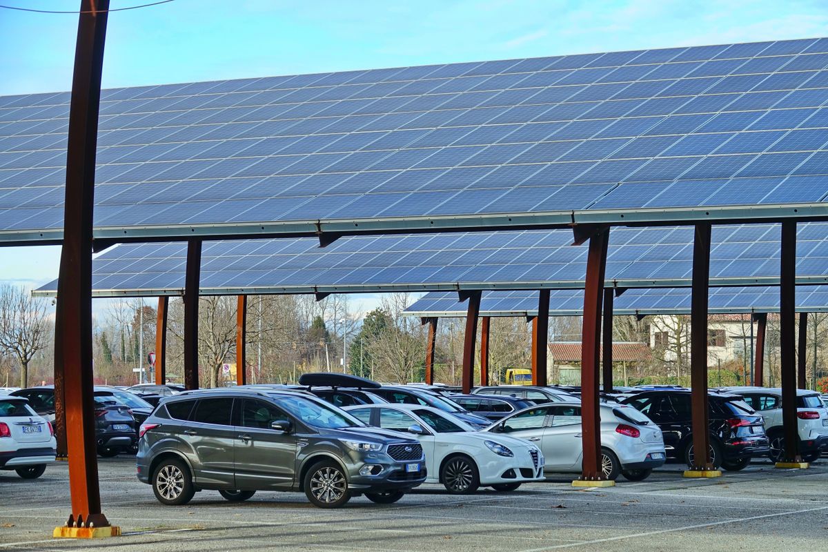 Solar,Panels,Installed,In,Parking,Lot.,Padua,,Italy,-,January