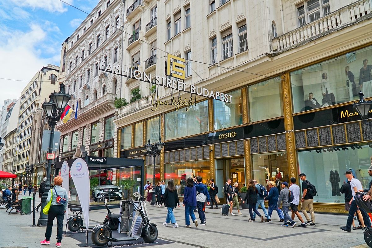 Budapest,,Hungary,-,Aug,7,,2023:,Fashion,Street,Budapest,Is
Budapest, Hungary - Aug 7, 2023: Fashion Street Budapest is a pedestrian-only street with fashion boutiques, restaurants and bars.         