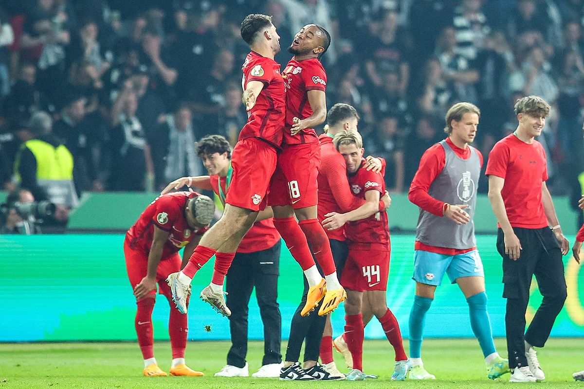03 June 2023, Berlin: Soccer: DFB Cup, final, RB Leipzig - Eintracht Frankfurt at the Olympiastadion. Leipzig players Christopher Nkunku and Dominik Szoboszlai cheer. Photo: Jan Woitas/dpa - IMPORTANT NOTE: In accordance with the requirements of the DFL Deutsche Fußball Liga and the DFB Deutscher Fußball-Bund, it is prohibited to use or have used photographs taken in the stadium and/or of the match in the form of sequence pictures and/or video-like photo series. (Photo by JAN WOITAS / DPA / dpa Picture-Alliance via AFP)