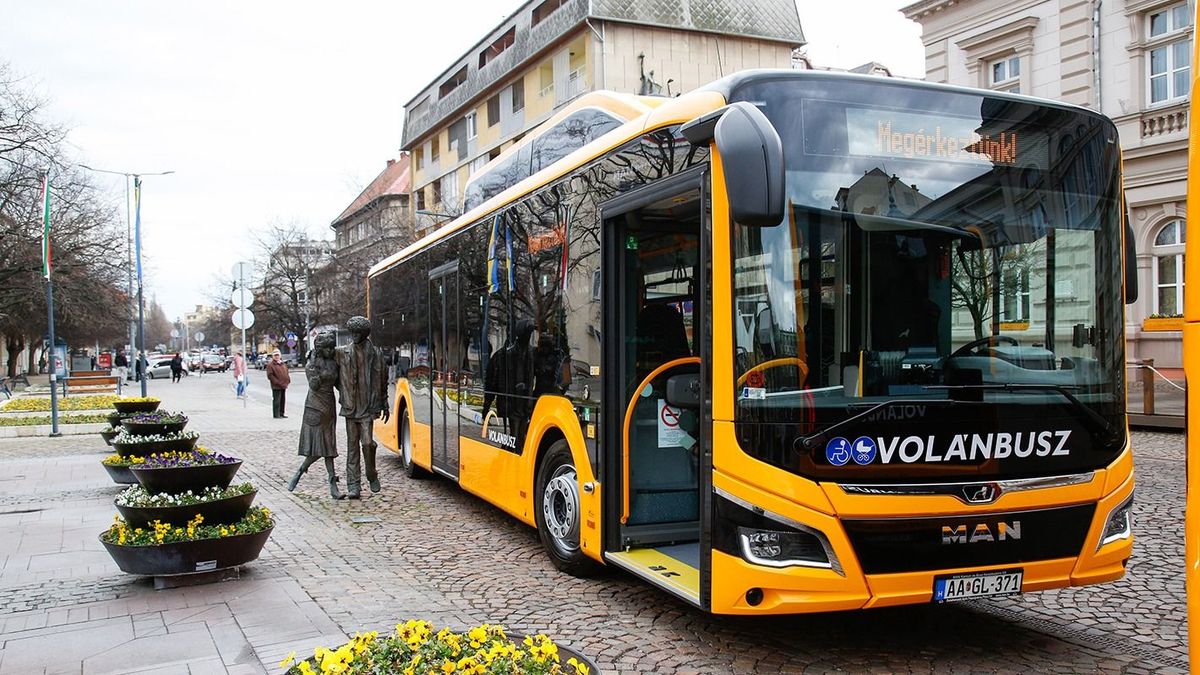 Több száz új busz áraszthatja el jövőre az országot