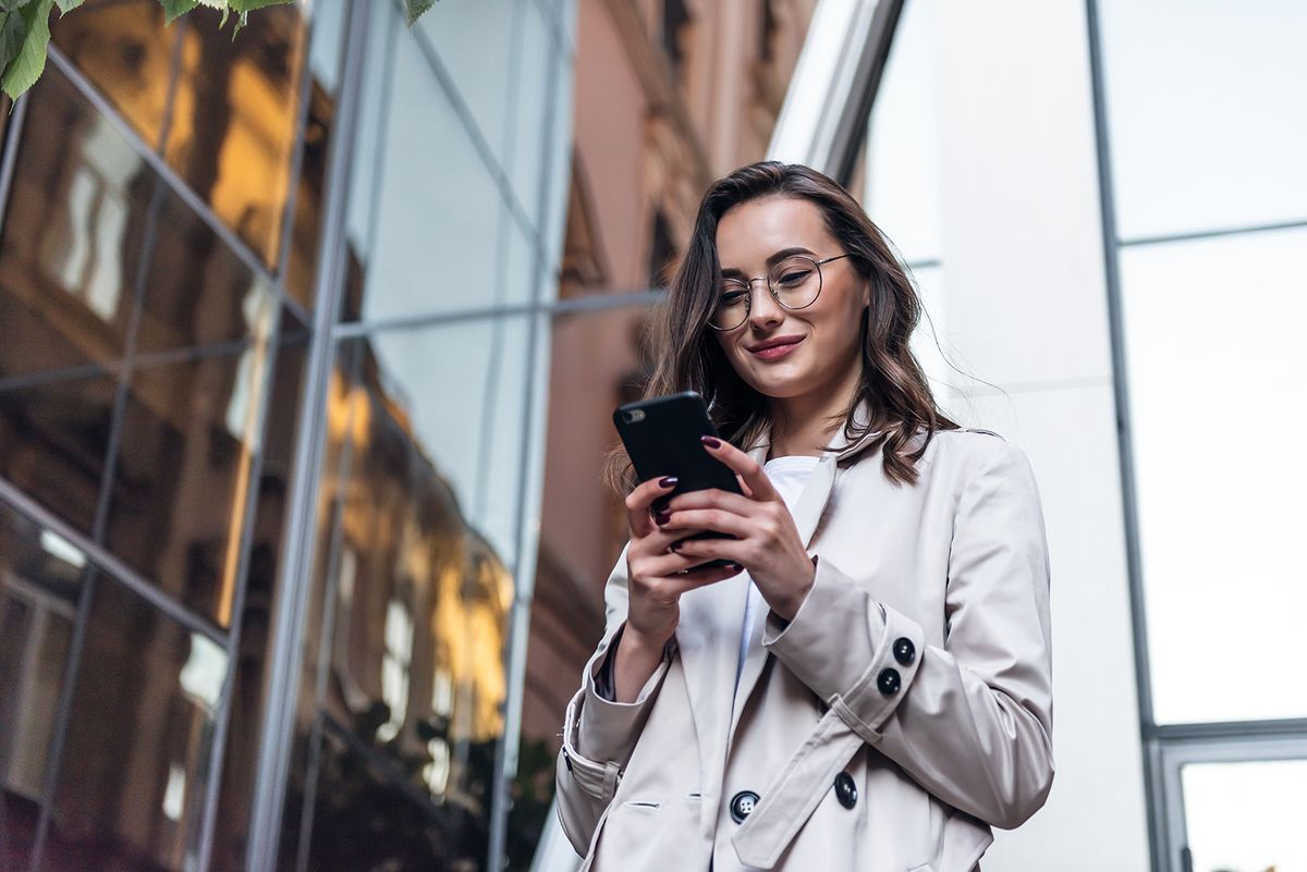 Smiling,Curly,Woman,Wearing,Trendy,Sunglasses,Walks,Down,The,Central
Smiling curly woman wearing trendy sunglasses walks down the central city street and uses her phone. Pretty summer woman in white jacket walks down the street looking at her mobile phone
