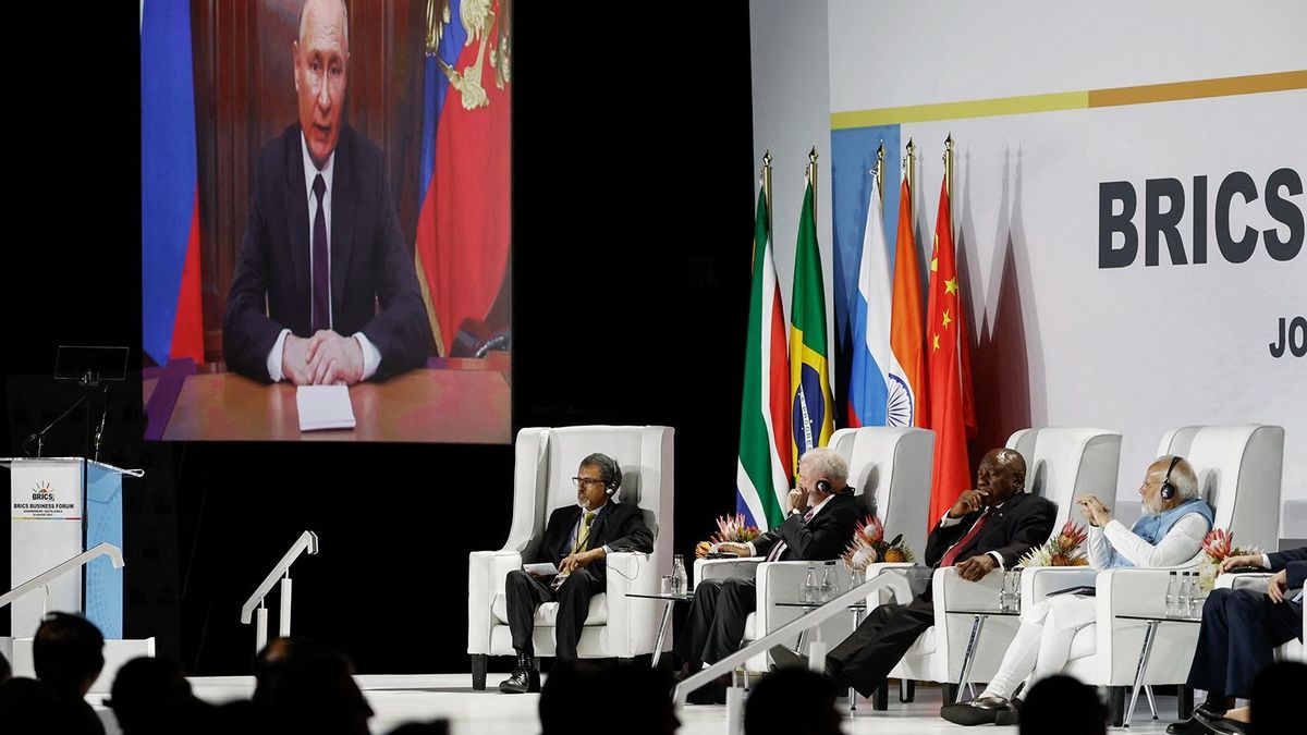 (From L to R) South African Minister of Trade and Industry of South Africa Ebrahim Patel, President of Brazil Luiz Inacio Lula da Silva, South African President Cyril Ramaphosa,  and Prime Minister of India Narendra Modi listen as Russian President Vladimir Putin delivers his remarks virtually during the 2023 BRICS Summit at the Sandton Convention Centre in Johannesburg on August 22, 2023. (Photo by Marco Longari / AFP)