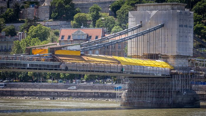 20220615 Budapest, Zajlik a Széchenyi Lánchíd felújítása. fotó: Fotó: Bánkúti Sándor (BS)Ripost 20220615 Budapest, zajlik a Széchenyi Lánchíd felújítása. Fotó:Bánkúti Sándor