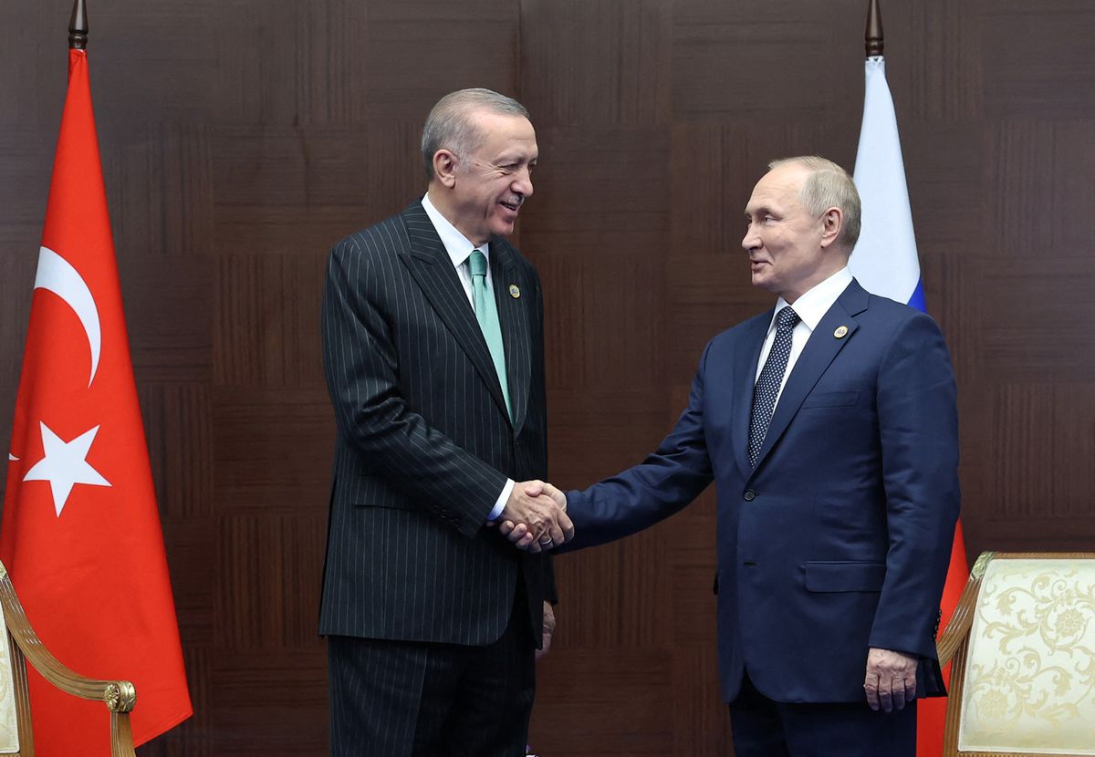 Turkish President Recep Tayyip Erdogan (L) meets Russian President Vladimir Putin on the sidelines of the Conference on Interaction and Confidence Building Measures in Asia (CICA) in Astana, on October 13, 2022.  (Photo by Handout / TURKISH PRESIDENTIAL PRESS SERVICE / AFP) / RESTRICTED TO EDITORIAL USE - MANDATORY CREDIT "AFP PHOTO / HO -  TURKISH PRESIDENTIAL PRESS SERVICE" - NO MARKETING NO ADVERTISING CAMPAIGNS - DISTRIBUTED AS A SERVICE TO CLIENTS
