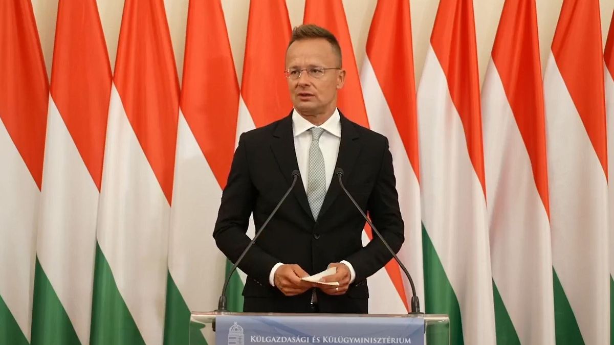 Újabb akkumulátoripari beruházást jelentett be Szijjártó Péter