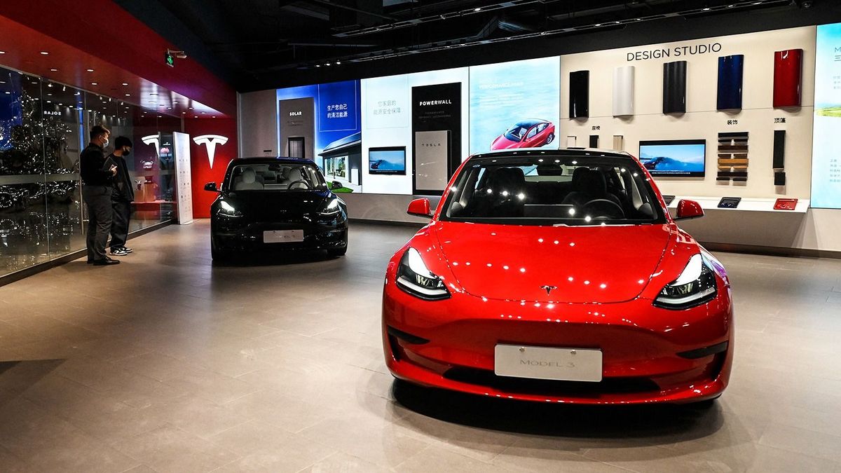 Tesla Model 3 cars are seen at a Tesla showroom at a shopping mall in Beijing on April 29, 2022. (Photo by Jade Gao / AFP)