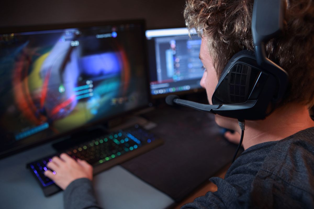 Teenage,Gamer,Using,A,Computer,To,Play,Video,Games,Online
Teenage gamer using a computer to play video games online