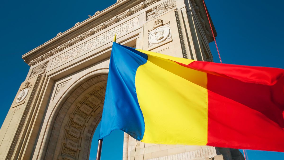 The,Flag,Fluttered,Nearby,Arc,De,Triomphe,Bucharest.,Romania,National
The flag fluttered nearby Arc de Triomphe Bucharest. Romania National Day.