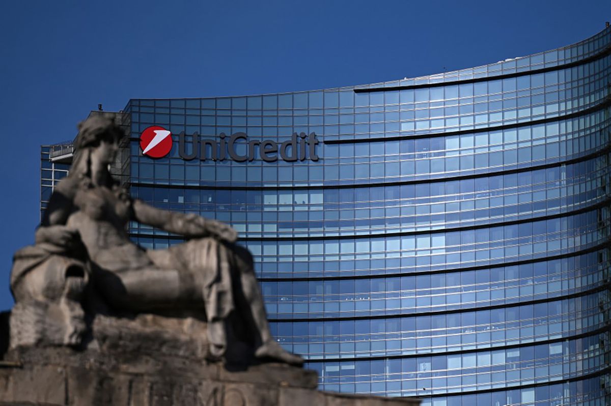 ITALY-ARCHITECTURE-BANKINGThe Intesa Sanpaolo Building, designed by Italian architect Renzo Piano, is pictured on July 14, 2021 in Turin, northwestern Italy. (Photo by MARCO BERTORELLO / AFP), UniCredit, 