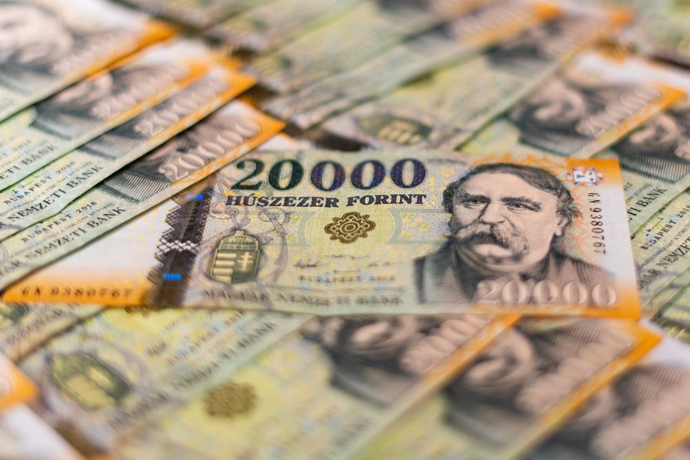 Hungarian,Huf,20,000,Banknotes,On,Each,Other