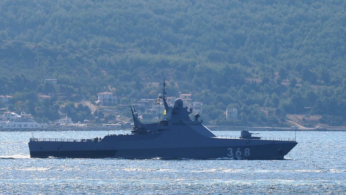 Russian Navy ships pass through Dardanelles Strait