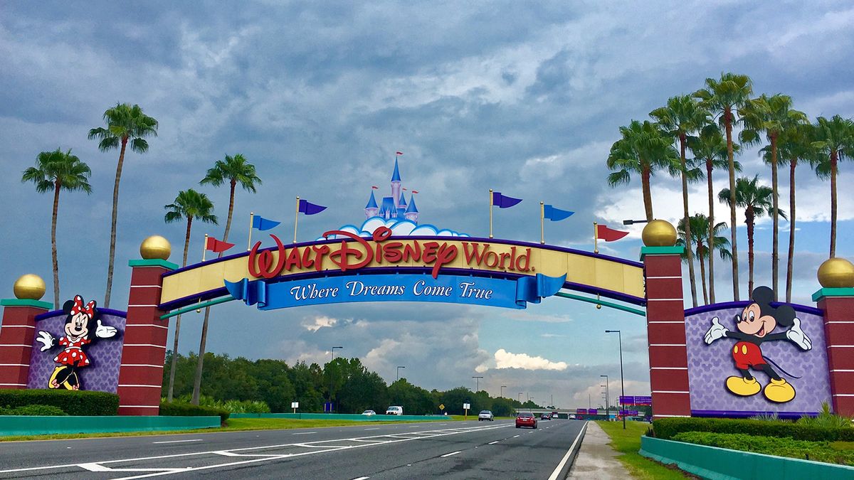 Orlando,,Florida,,Usa,-,July,29,,2016:,Entrance,Of,Walt