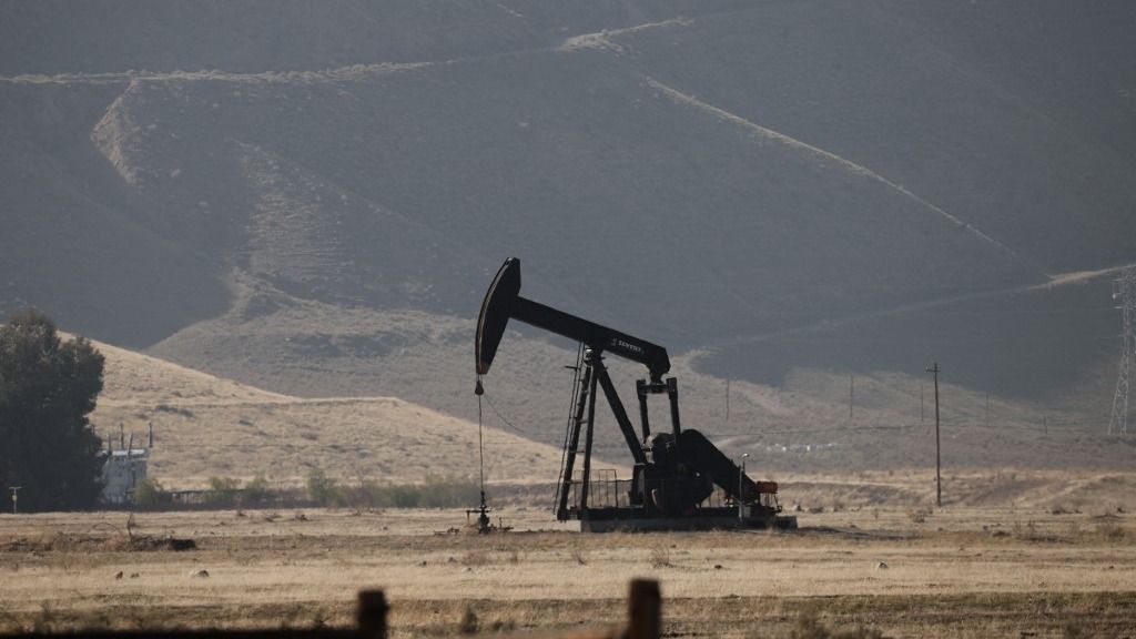 Oil-wells in CaliforniaCALIFORNIA, USA - NOVEMBER 27: An oil well is seen at an oil facility  by the Highway 5 near Bakersfield in California, United States on November 27, 2022. Tayfun Coskun / Anadolu Agency (Photo by Tayfun Coskun / ANADOLU AGENCY / Anadolu Agency via AFP)
