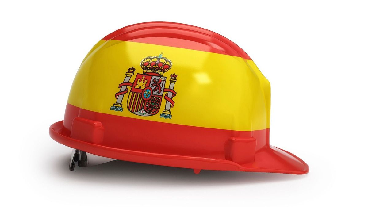 Spanish,Flag,On,Construction,Helmet