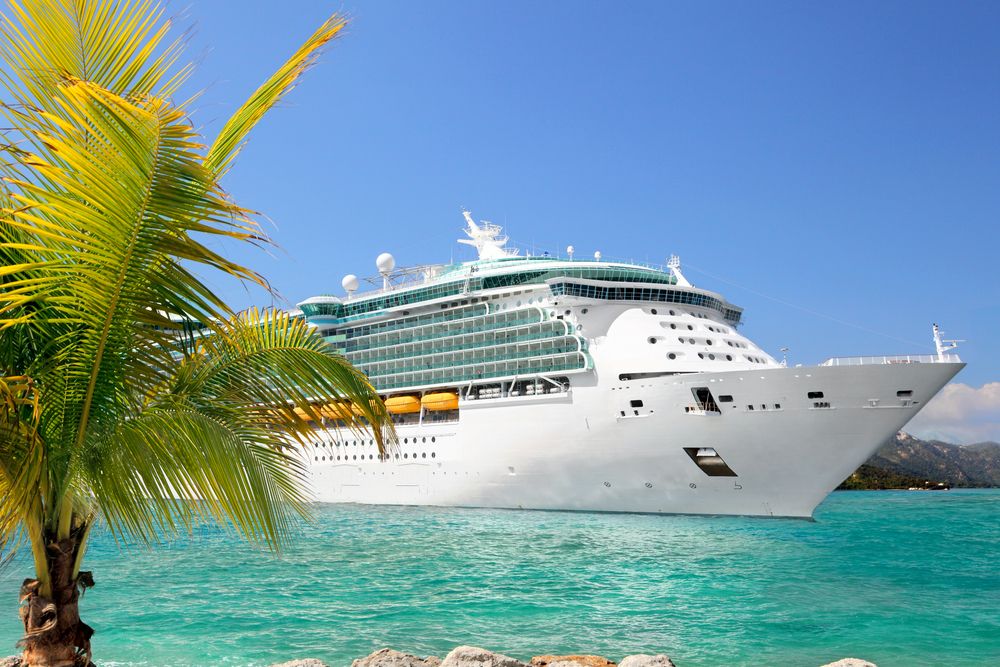 Luxury,Cruise,Ship,Sailing,From,Port