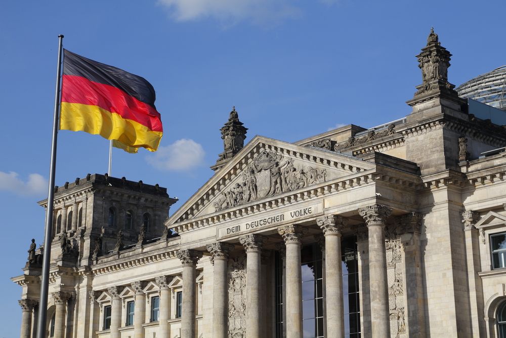 The,German,Bundestag,With,Flag,,A,Constitutional,And,Legislative,Building