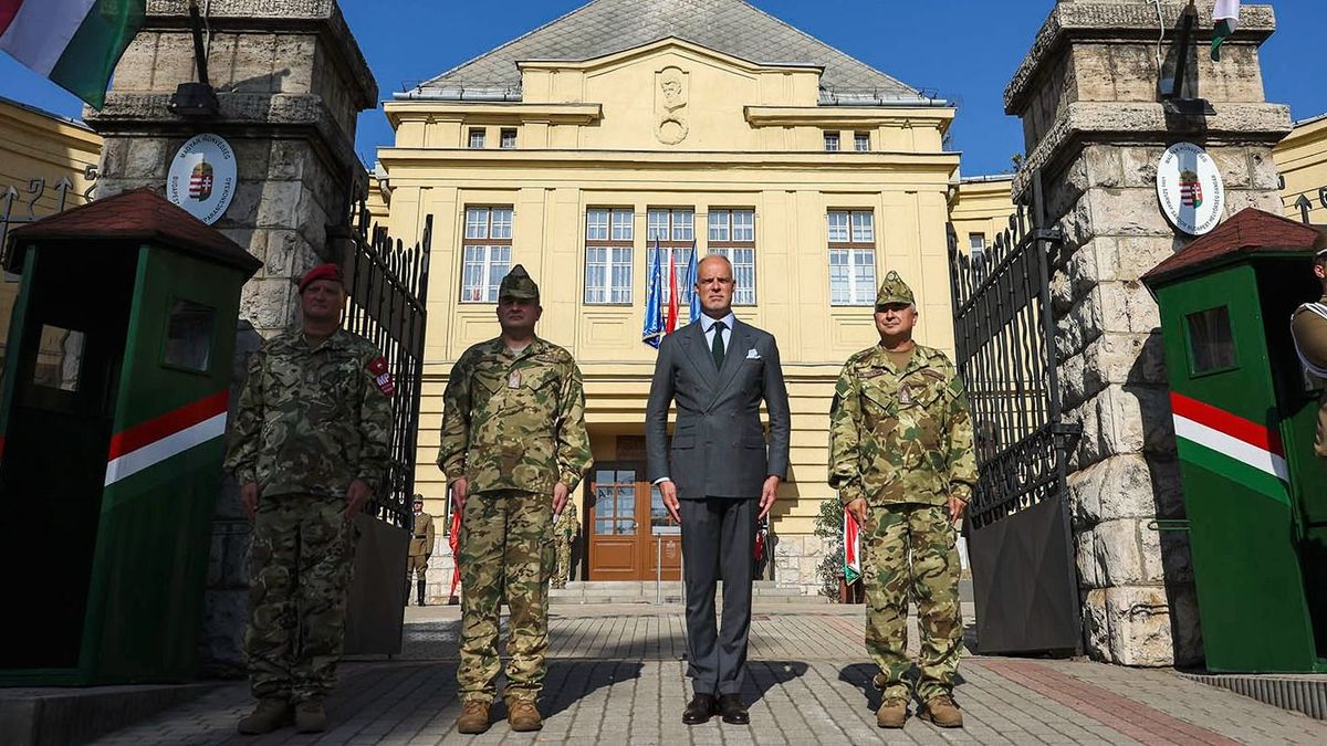 Mária Teréziáról nevezik el az egykori Petőfi laktanyát