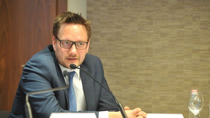 Budaopest, 20160309
BÉT sajtótájékoztató
Végh Richárd
Nagy Márton 
Dr. Bacsa György Budaopest, 20160309BÉT sajtótájékoztatóVégh RichárdNagy Márton Dr. Bacsa György 
