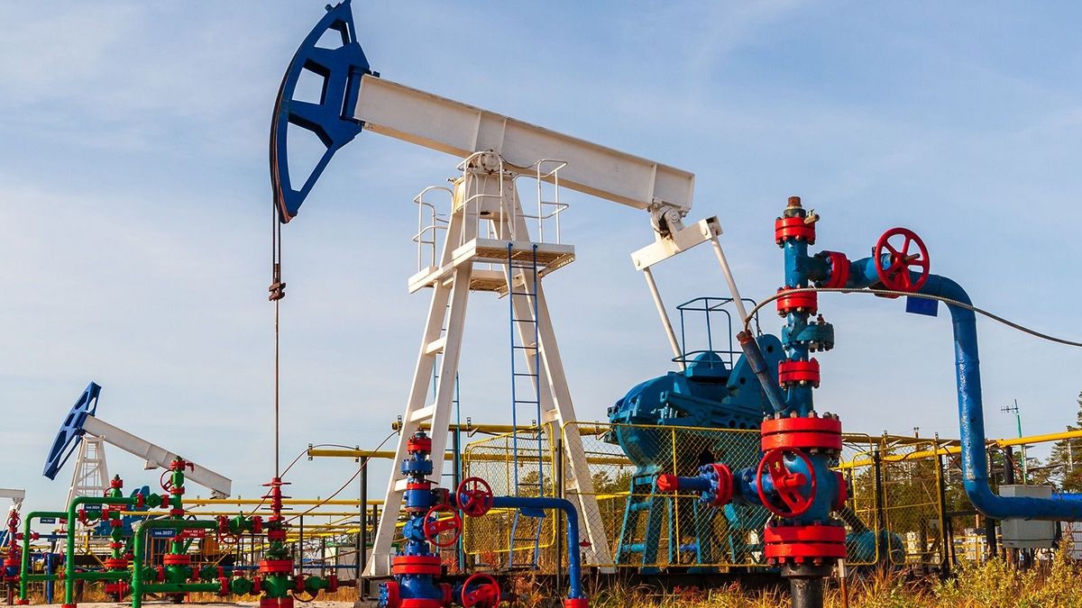 Máris visszakozott Oroszország, mégis engedélyezik egyes üzemanyagok exportját