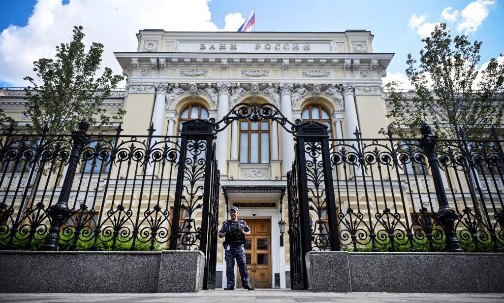 A police officer guards the entrance of the Russian Central Bank headquarters in downtown Moscow on July 21, 2023. The Russian Central Bank on July 21, 2023 hiked its key rate to 8.5 percent, a first since September last year, amid fears that a weakening ruble will drive up inflation in the country. "Inflation expectations have risen. Domestic demand trends and the depreciation of the ruble since the beginning of 2023 significantly amplify proinflationary risks," the central bank said in a statement. (Photo by Alexander NEMENOV / AFP)