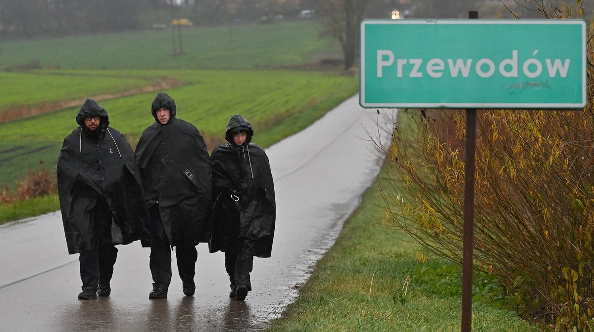 Suspected missile attack kills 2 in eastern Poland near Ukraine border