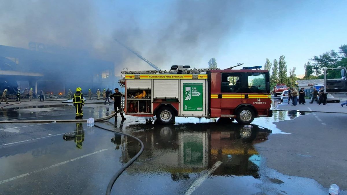 Ismét dróntámadás érte Ukrajnát, egy olajfinomító körül tűz ütött ki