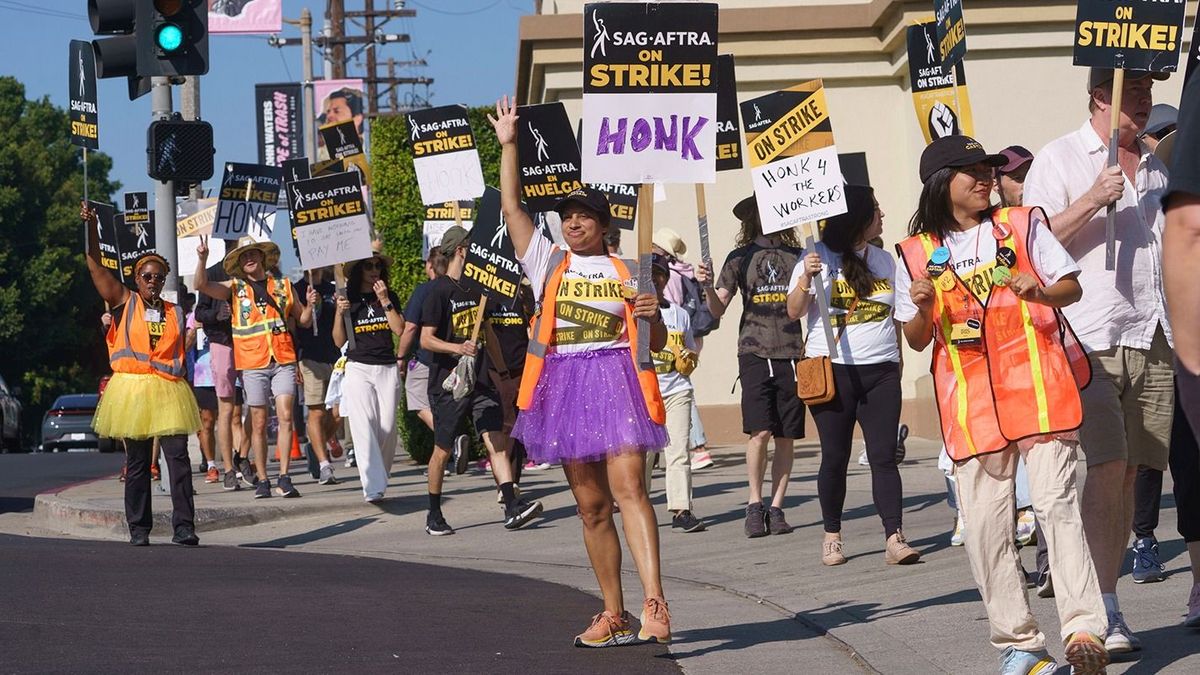 Elfogadta a stúdiók ajánlatát a hollywoodi írószakszervezet, tényleg vége a sztrájknak