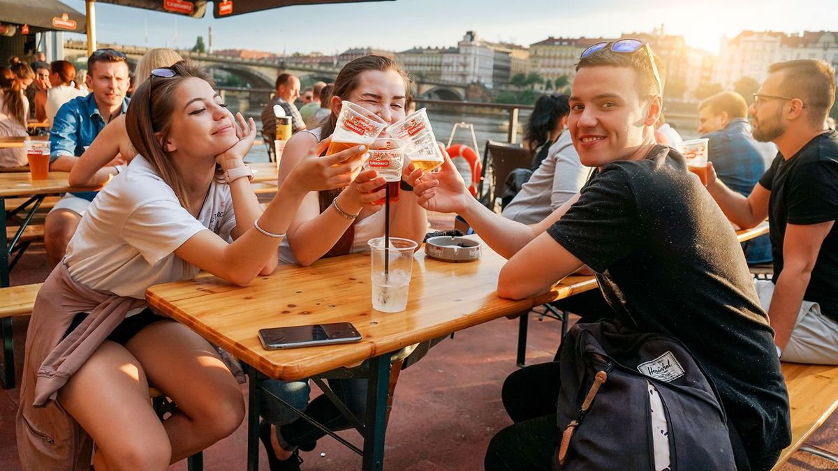 Áfaemeléssel keseríti sörissza polgárai életét a cseh kormány