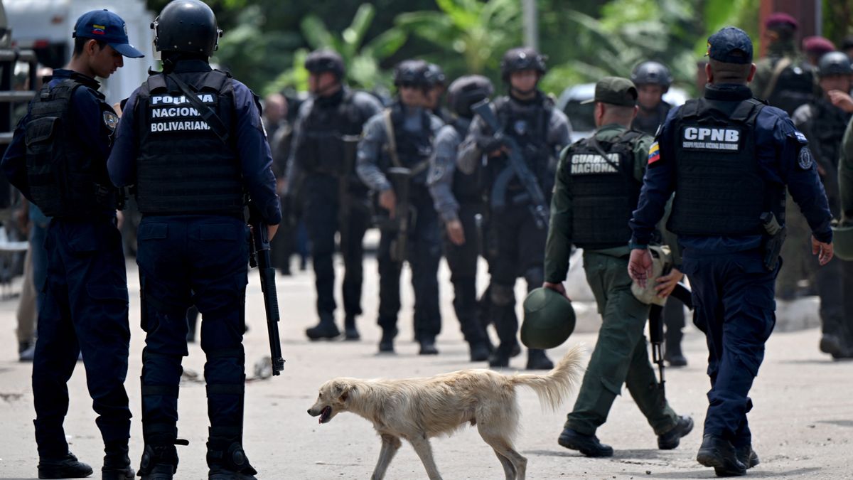 Venezuelában 11 ezer katona füstölte ki a legnagyobb genget – a tocoroni börtönből