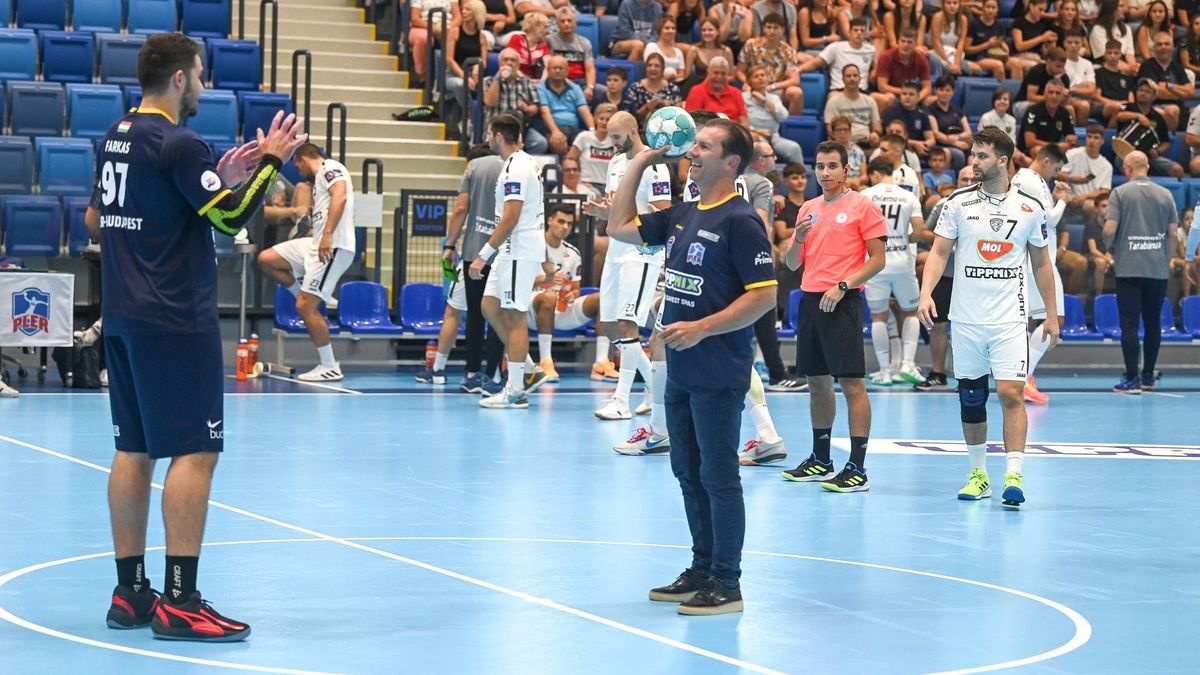 Kampányüzemmód: az elmúlt hét év legfontosabb pillanatát nyúlta le a repülőjegyek drágulásáért küzdő polgármester