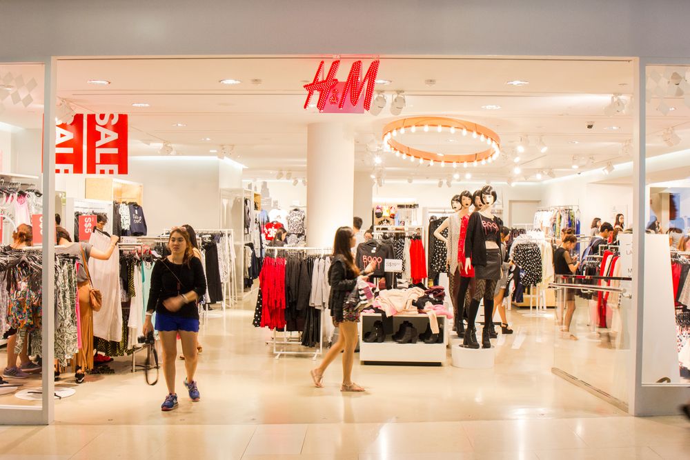 Singapore,-,Oct,19,:,H&m,Store,At,Ion,Orchard