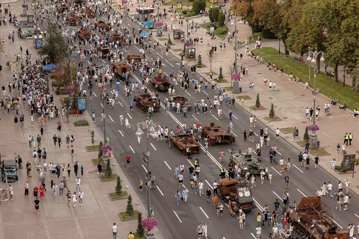 TOPSHOT - People visit Khreshchatyk Street where destroyed Russian armoured military vehicles are on display on Ukraine’s Independence Day in Kyiv, on August 24, 2023, amid the Russian invasion of Ukraine. (Photo by Roman Pilipey / AFP)