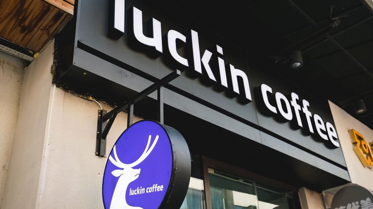 Ezresével nyitja üzleteit a Luckin Coffee a kínai kávépiacon, ahol nem babra megy a játék