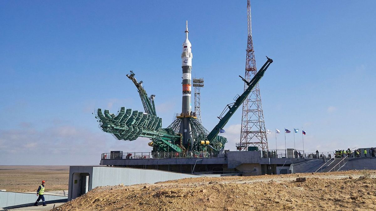 Együtt indult útnak két orosz és egy amerikai űrhajós