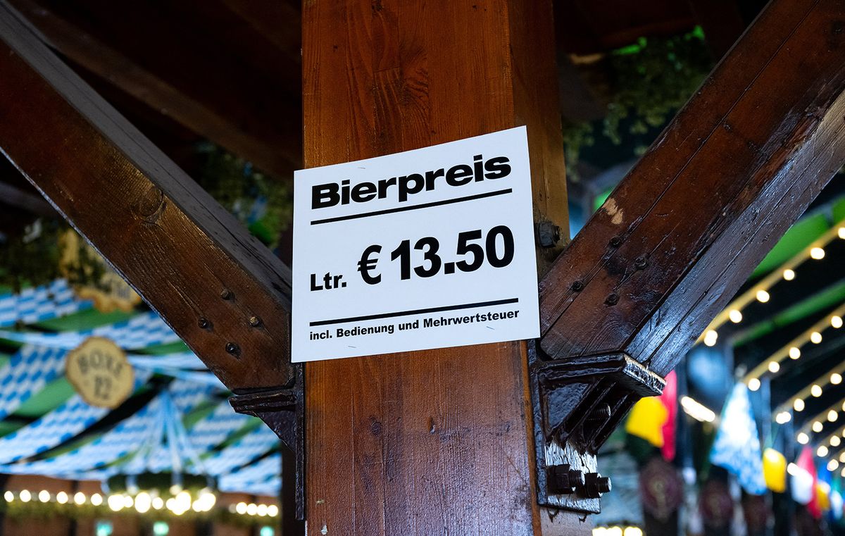 14 September 2023, Bavaria, Mźnchen: A sign with the inscription ŇBierpreis 13,50 EuroÓ can be seen in a beer tent on the Theresienwiese. The 188th Wiesn will take place this year from 16.09.- 03.10.2023. Photo: Sven Hoppe/dpa (Photo by SVEN HOPPE / DPA / dpa Picture-Alliance via AFP)