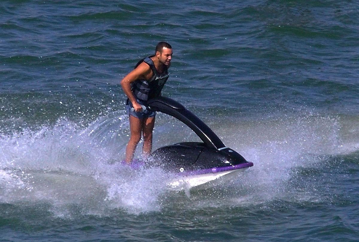 Maroc/Mohammed VI
Moroccan King Mohammed VI makes his first public appearance since the end of the 40-day mourning period for his father, the late Hassan II, on a jet ski plying the inlet of Oued Bour-Regreg between the twin cities of Rabat and Sale, 05 September 1999. (Photo by ABDELHAK SENNA / AFP)