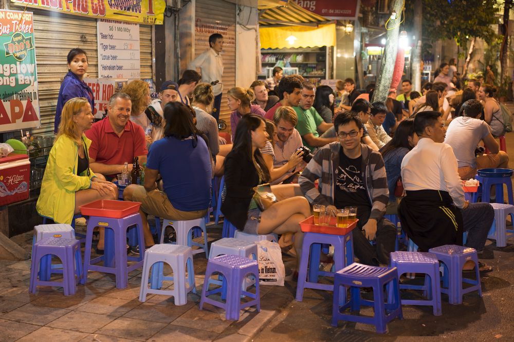 Hanoi,,Vietnam,-,Nov,2,,2014:,People,Drink,Beer,On