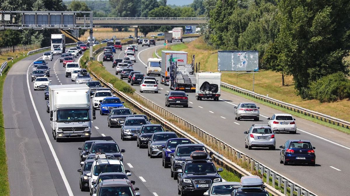 Teljes pályazár az M1-es autópályán – elérhetetlenné vált Ausztria