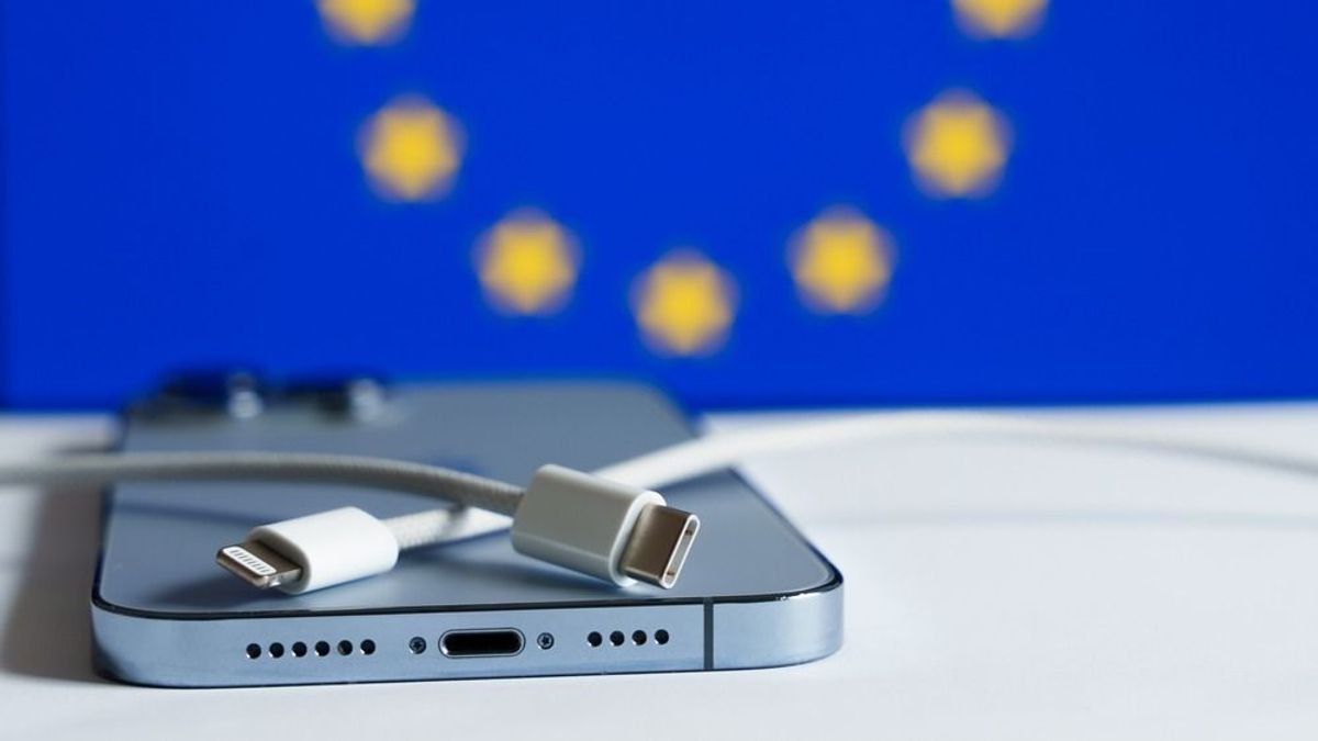 Vége a töltőmizériának, az Apple is megadta magát