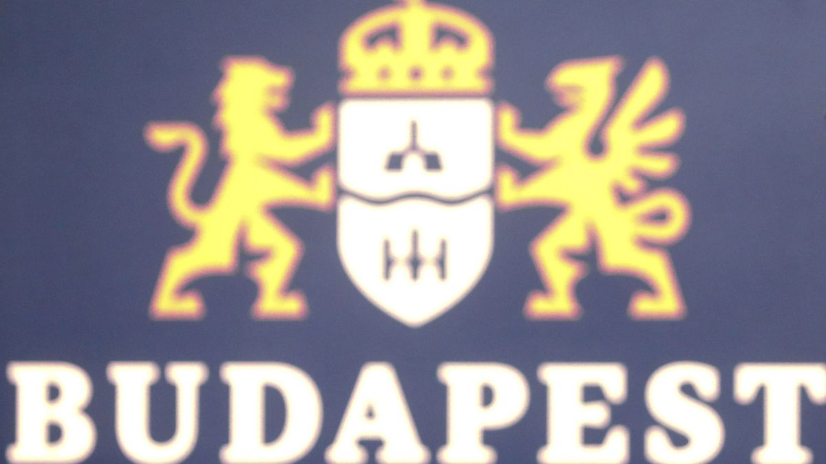 Budapest megint a bankokhoz fordul – 55 milliárd forintos léket kell betömni