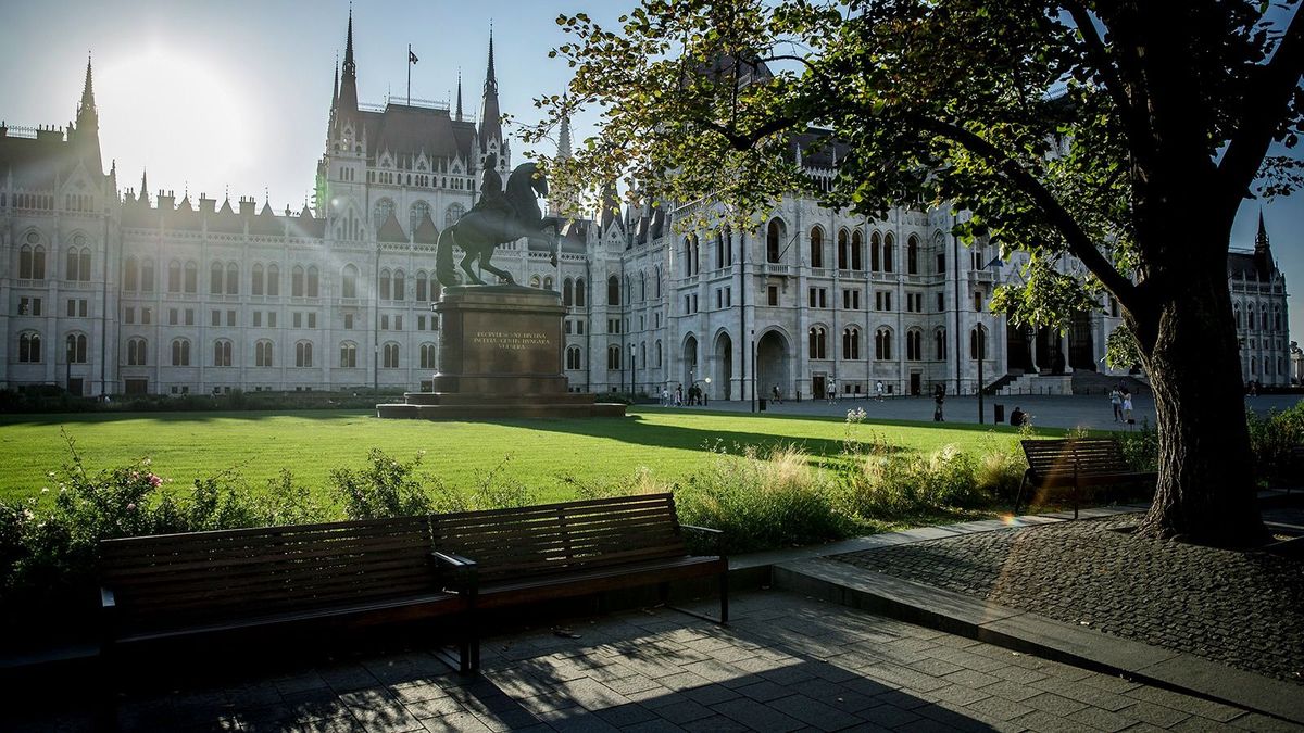 Átütő siker: hatalmas volt a tolongás a magyar eurókötvényekért